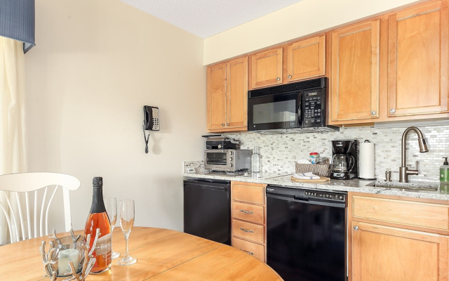 Grand Traverse Bay Lake View Condo 5682