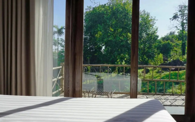 Ba Khan Village Resort