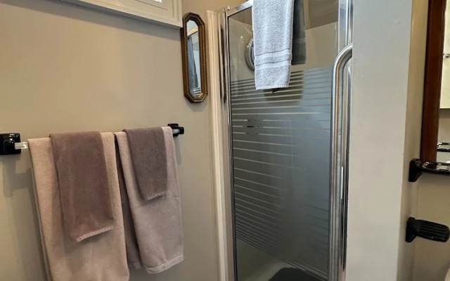 Bywater Home, Parking and Pet Friendly Retreat by RedAwning