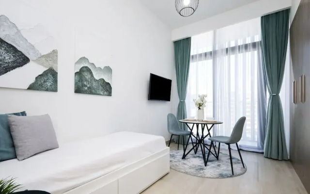 Modern Elegance Studio in Azizi Riviera