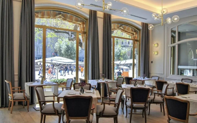Lamaro Hotel
