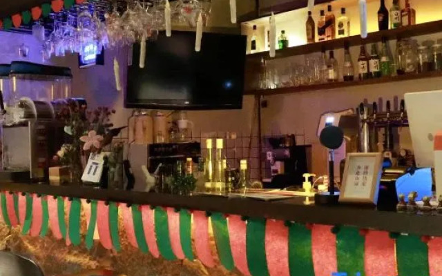 Shiyan Dufu Youth Hostel (Xi'an Bell and Drum City Wall)