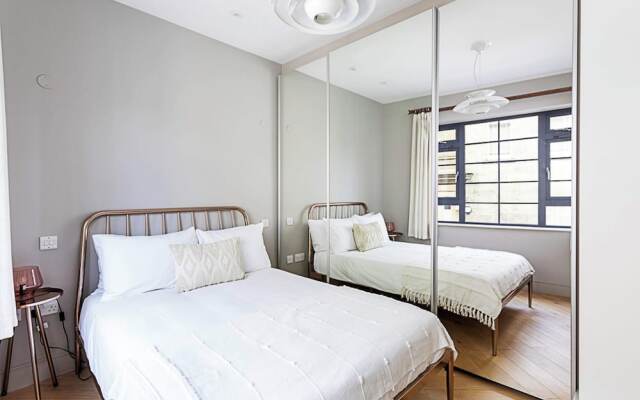 Modern Brentford Flat