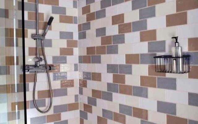 Blas Mwy Black Lion B and B