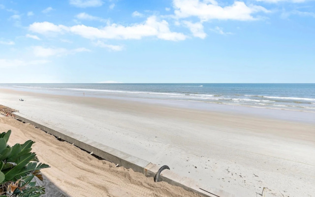 Sea Coast Gardens III 203