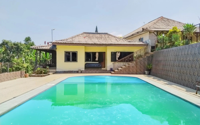 Villa Al Ikhlas Puncak RedPartner – Pool – Cisarua