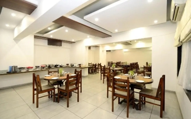 Crimson Park Shripriya Hotel