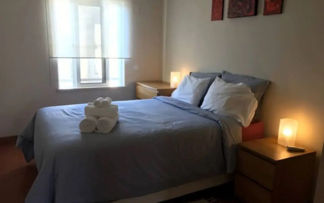 3-bed Apartment in Town Centre With Beach Access!