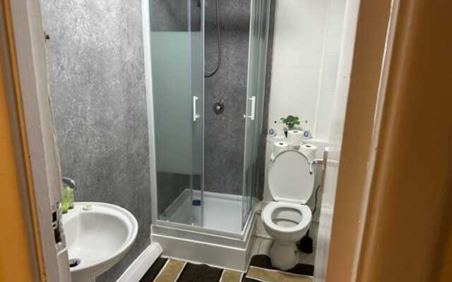 Superb 1-bed Private Family Apartment in Centre