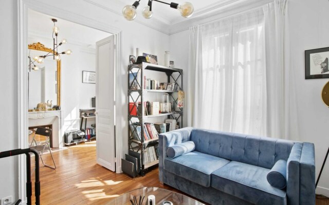 Cosy and Bright 1BR Flat Near Arc de Triomphe!