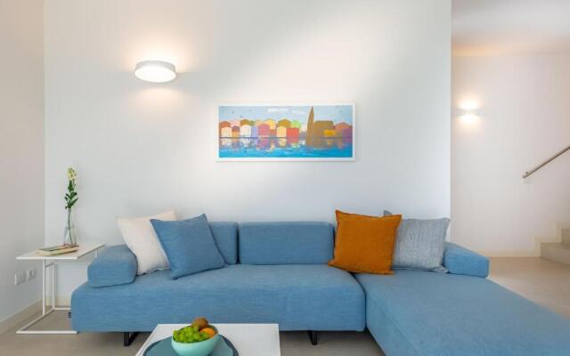 Pareus Beach Resort