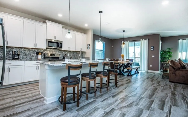 6 Bdrm 5 Bath Golf Resort