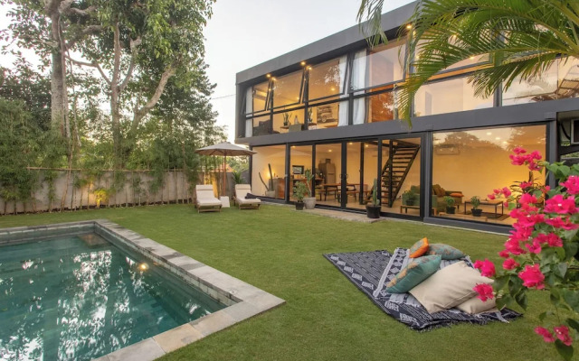 Villa Mola by Alfred in Bali