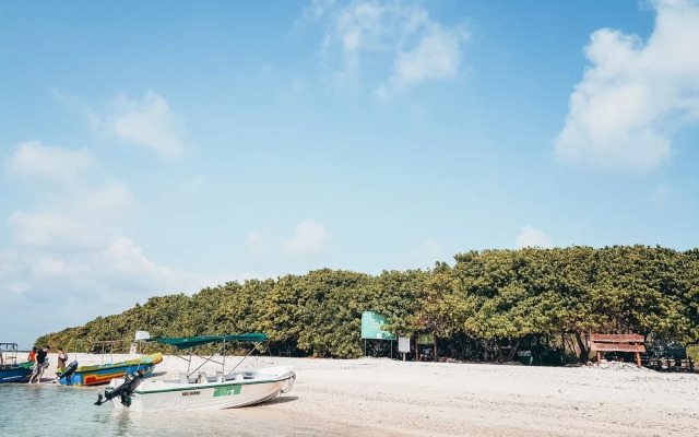 CASAMIA Oceanfront Condo Nilaveli