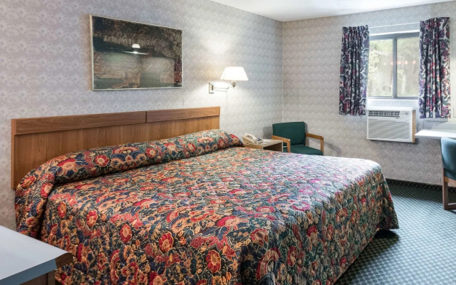 OYO Hotel Chapmanville Inn, WV - Hwy 119