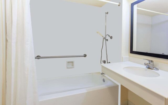 Knights Inn - Lithonia