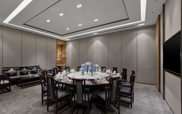 DoubleTree by Hilton Chengdu Riverside - Close to Panda Base and Chengdu East Railway