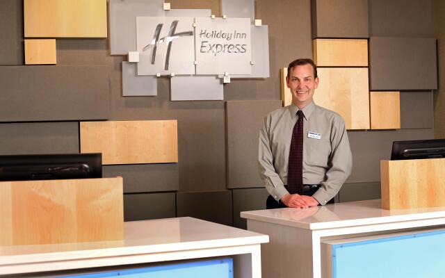 Holiday Inn Express & Suites Omaha South - Ralston Arena by IHG