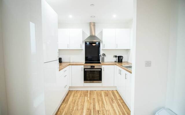 Large And Modern 2 Bedroom Flat With City Views