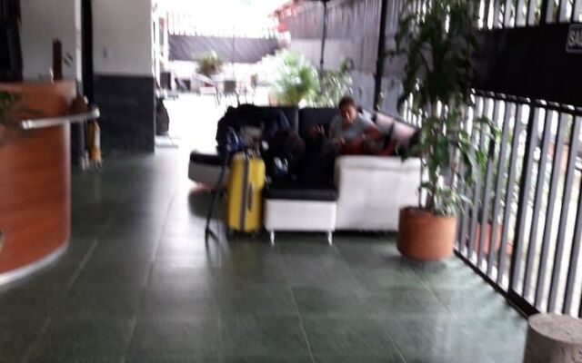 Aparta Hotel El Bosque zz