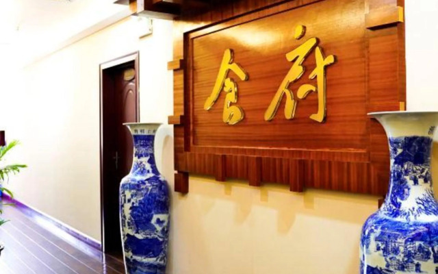 Hefeng Huarong Business Hotel