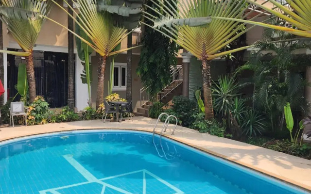 Hod Apartments   Gra