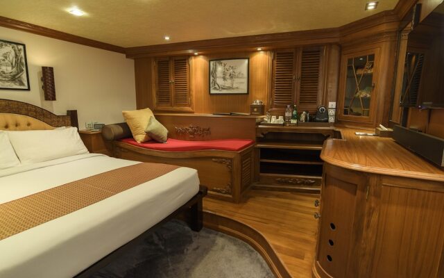 Dhaainkan'baa - Luxury Yacht