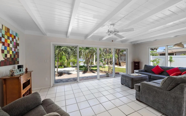 Tropical Siesta 2 Bedroom Home by RedAwning