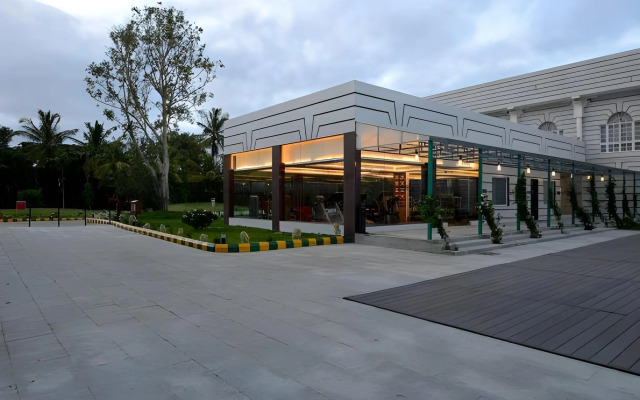 Hotel Naveen Lakeside