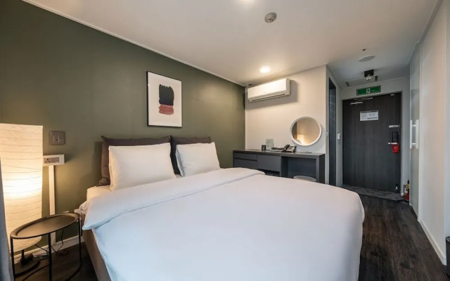 Myeongdong Young Inn Hotel