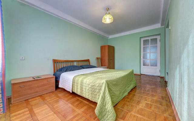 Apartments on Lesi Ukrainki blvd for 4 person