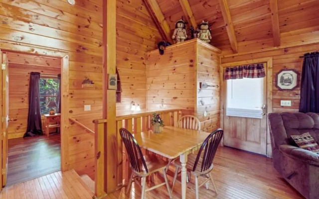 Backwoods Secluded Cabin Escape for 8 Guests