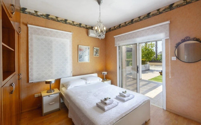 Meneou Beachfront Villa 3