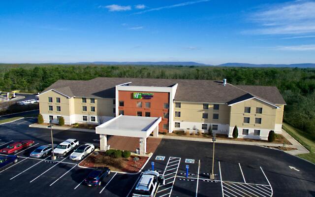 Holiday Inn Express & Suites Crossville, an IHG Hotel