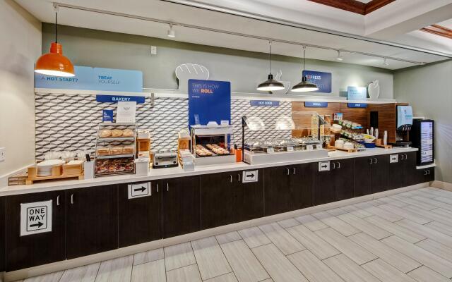 Holiday Inn Express Hotel & Suites Clarksville by IHG