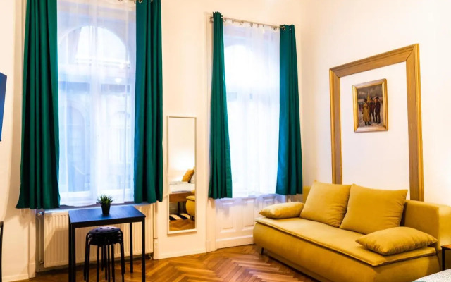 Palace Quarter Suite