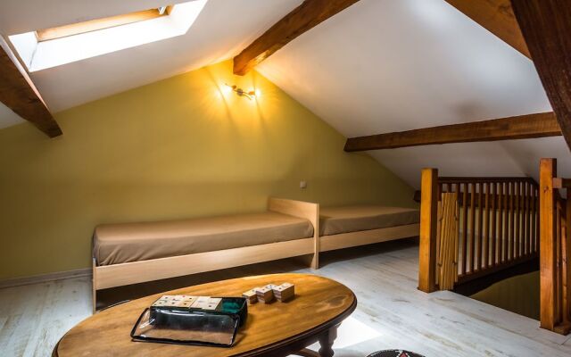 Quaint Holiday Home in Blanquefort-sur-briolance With Pool