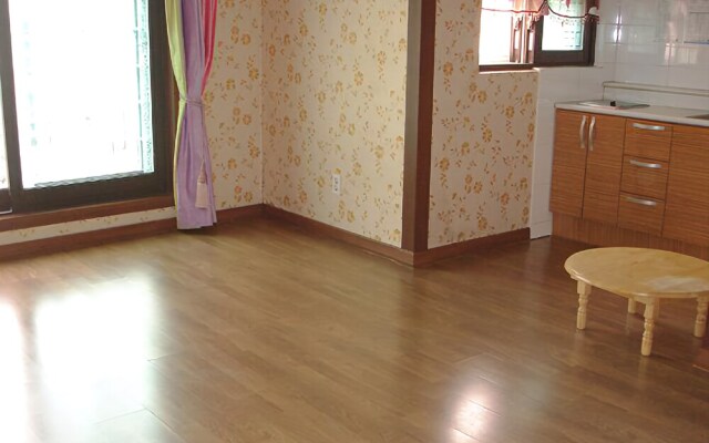 Gyeongpo Sanbada Pension