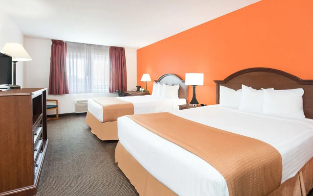 Howard Johnson Inn and Suites Oacoma