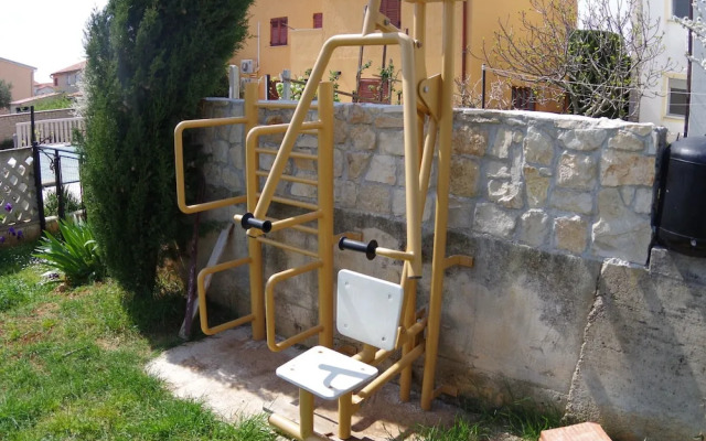 Comfortable Apartment in Vinkuran near Beach