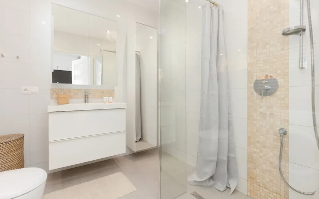 Symboliczna Apartment Warsaw by Renters