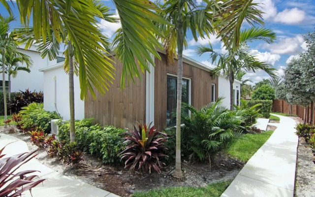 Palm Paradise Retreat Sleeps 4