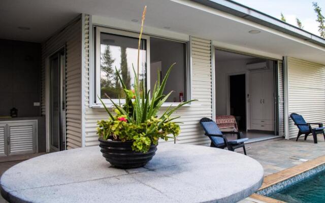 Idyllic studio with private pool