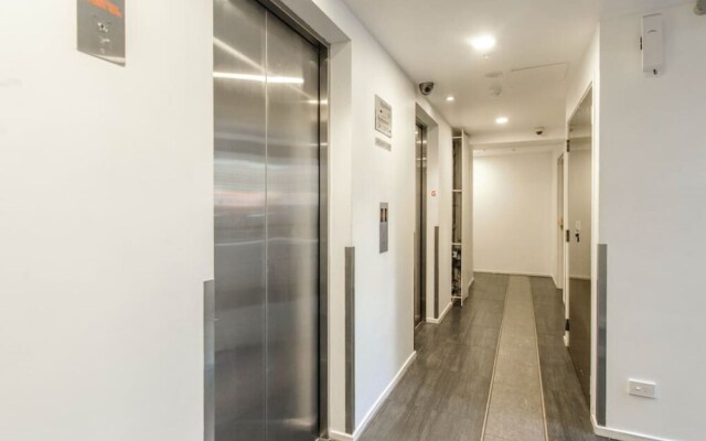 Modern 2 Bedroom Apartment in the CBD