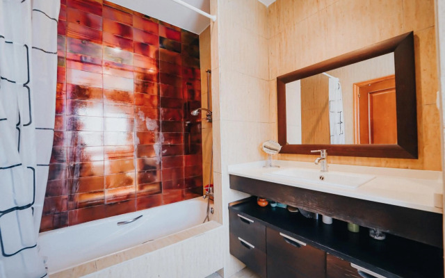 Villa con piscina a pie de playa