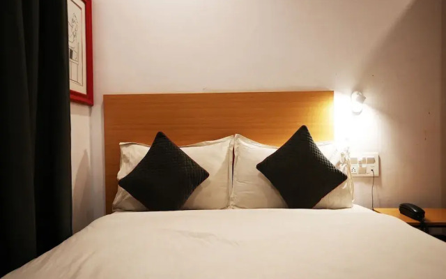 Hotel Townhouse @Udaipur City Railway Station