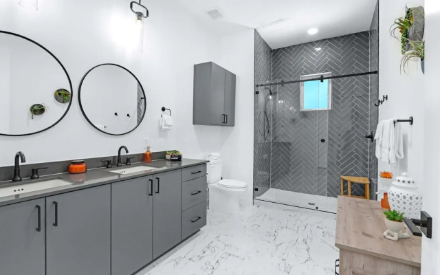 Pure Texas Poolside Oasis Steps to Entertainment