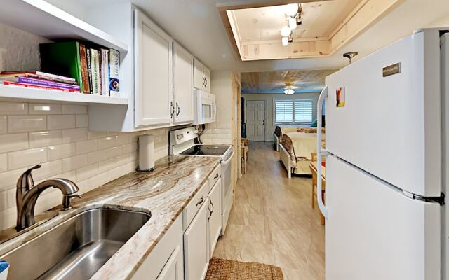 135 Sea Breeze - Coastal Chic Cutie 1 Bedroom 1 Bathroom Condo