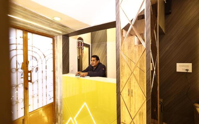 Lucky Restaurant And Guest House