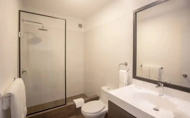 w Spacious 2BR in the Heart of Miraflores